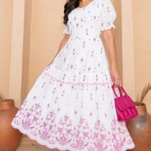 Vestido Branco com detalhes em roxo